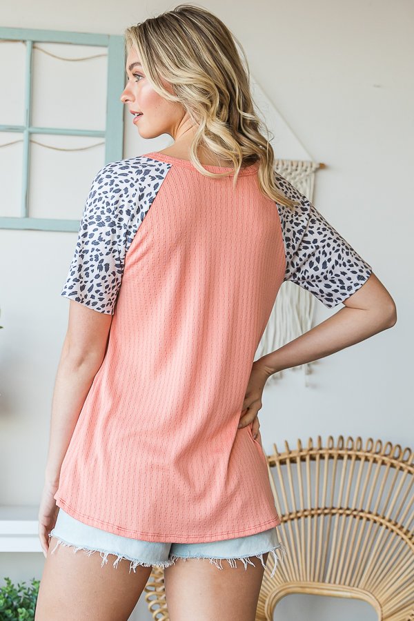 SPLIT ROUND NECK SOLID RIBBED AND ANIMANL PRINT CONTRAST TOP - Coral