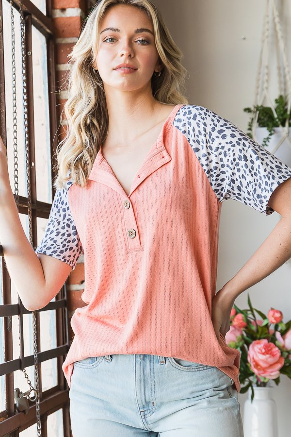 SPLIT ROUND NECK SOLID RIBBED AND ANIMANL PRINT CONTRAST TOP - Coral