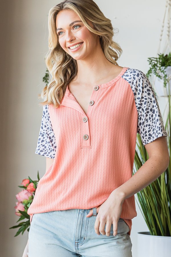 SPLIT ROUND NECK SOLID RIBBED AND ANIMANL PRINT CONTRAST TOP - Coral