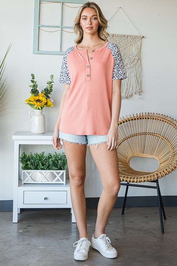 SPLIT ROUND NECK SOLID RIBBED AND ANIMANL PRINT CONTRAST TOP - Coral