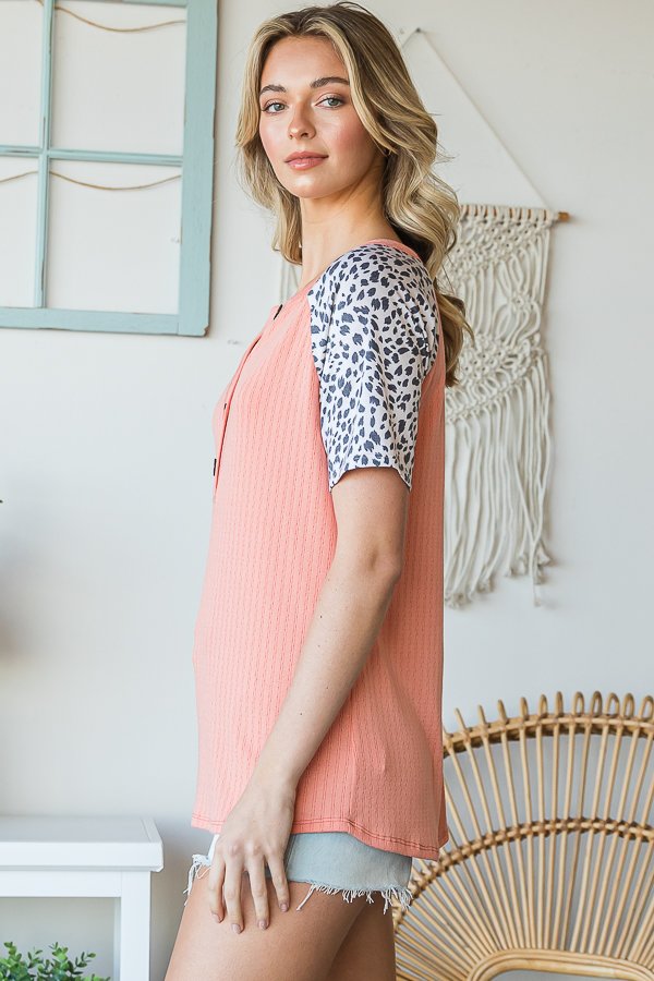 SPLIT ROUND NECK SOLID RIBBED AND ANIMANL PRINT CONTRAST TOP - Coral